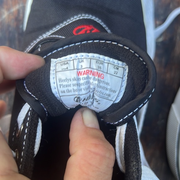 Heely’s rollers old school style sneaker with a wheel worn once men/youth size 4 - Picture 10 of 11